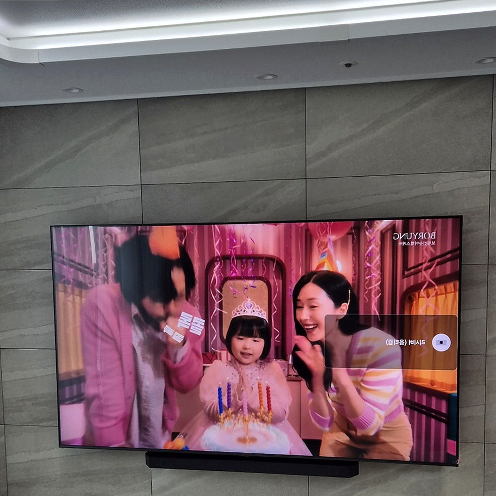 셋탑 배치와 화면 주변 정돈 마무리 현장