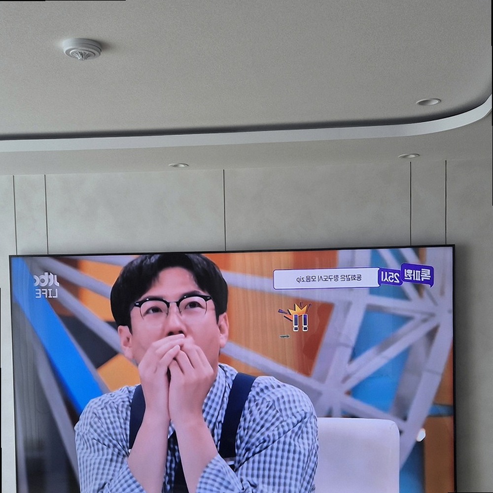 벽 재질을 먼저 확인하는 설치 마무리 현장